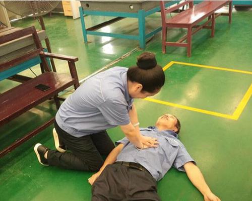 江阀公司生产运营部组织开展“防触电”应急演练 江阀公司生产运营部组织开展“防触电”应急演练