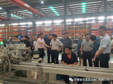 黄山高新区工业发展大会领导莅临屯阀参观考察 黄山高新区工业发展大会领导莅临屯阀参观考察