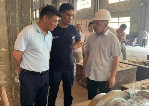 北阀总厂高层领导一行在江苏荣元铸业有限公司参观车间 北阀总厂高层领导一行在江苏荣元铸业有限公司参观车间