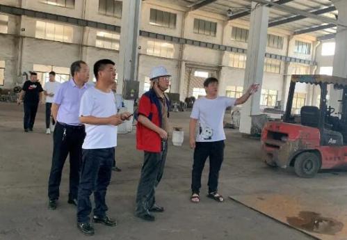 北阀总厂高层领导一行在江苏苏盐阀门机械有限公司参观厂区 北阀总厂高层领导一行在江苏苏盐阀门机械有限公司参观厂区