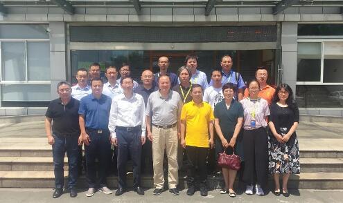 图为全体参会人员合影留念 图为全体参会人员合影留念