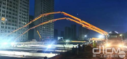 徐工V7系列泵车助力南京“最强摩天群”加速崛起