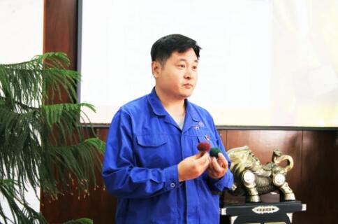 物资管理部范业兴进行精益分享