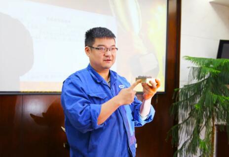 机装车间石磊进行精益分享