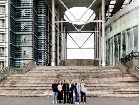 有氟密管阀集团董事长走进温州商学院大学课堂 有氟密管阀集团董事长走进温州商学院大学课堂