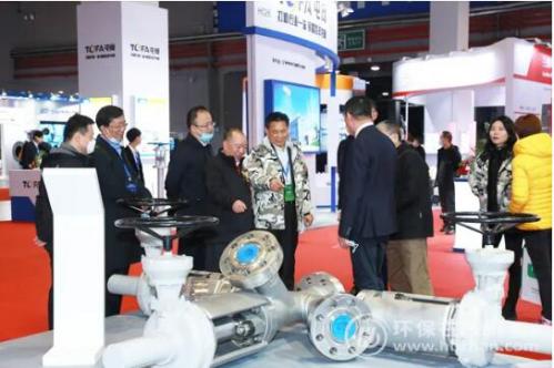 图为中核科技展台吸引众多参展观众前来驻足、咨询 图为中核科技展台吸引众多参展观众前来驻足、咨询