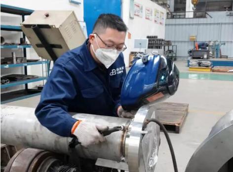 重庆水泵容器车间周胡获中国通用机械工业协会“能工巧匠突出贡献奖” 重庆水泵容器车间周胡获中国通用机械工业协会“能工巧匠突出贡献奖”