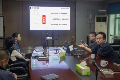 2020年中国水利水电科学研究院流域水循环模拟与调控国家重点实验室雷晓辉教授(右一)在南阀交流最新技术趋势