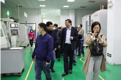 考察团参观机加中心 考察团参观机加中心