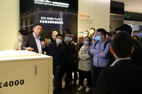 天瑞仪器总经理应刚讲解仪器使用情况 天瑞仪器总经理应刚讲解仪器使用情况