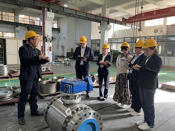 特技阀门销售精英团队走进车间,零距离感受生产一线! 特技阀门销售精英团队走进车间,零距离感受生产一线!