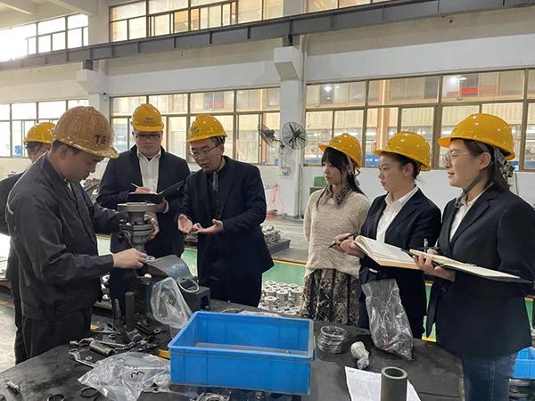 特技阀门销售精英团队走进车间,零距离感受生产一线! 特技阀门销售精英团队走进车间,零距离感受生产一线!