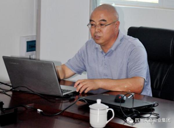 宋忠荣专家在讲解阀门知识 宋忠荣专家在讲解阀门知识