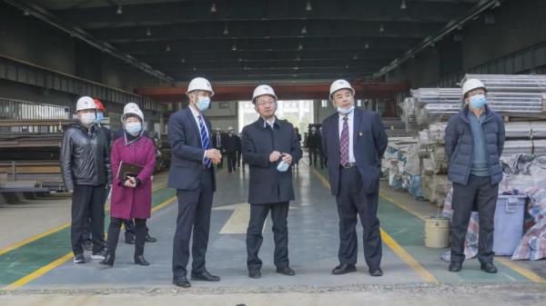 产投集团党委副书记、总经理王振一行莅临武锅能源公司调研指导