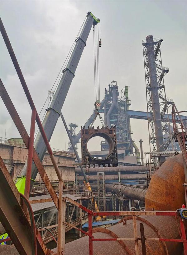 十一冶工程技术公司顺利完成重达10吨插板阀更换 十一冶工程技术公司顺利完成重达10吨插板阀更换