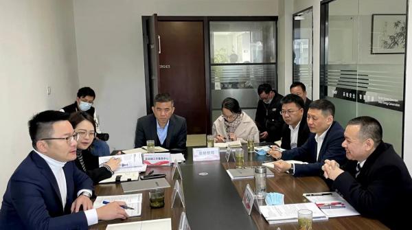 永嘉县长吴呈钱考察慰问纽顿 颁发荣誉牌匾送上新春红包 永嘉县长吴呈钱考察慰问纽顿 颁发荣誉牌匾送上新春红包