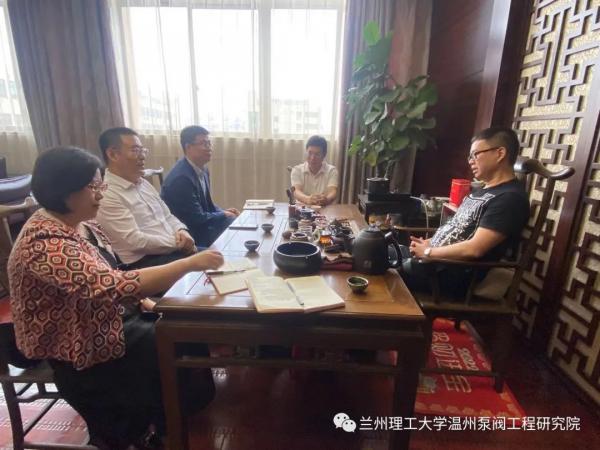 与特技董事长吴显金等人座谈交流 与特技董事长吴显金等人座谈交流
