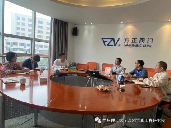 与方正总经理方品田等人座谈交流 与方正总经理方品田等人座谈交流