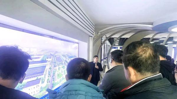 △ 凯泉客户服务总部副总监邓帮华作公司介绍 △ 凯泉客户服务总部副总监邓帮华作公司介绍