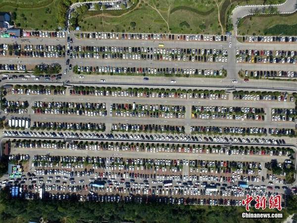 黄金周过半:接待游客4.15亿人次 吸金3397亿 黄金周过半:接待游客4.15亿人次 吸金3397亿