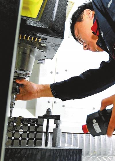 国产大飞机有咱河南人功劳 32岁李大功“圆梦”