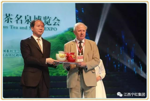 点击图片翻到下一页>> 宁红集团世园会专属茶礼燃爆北京世园会!