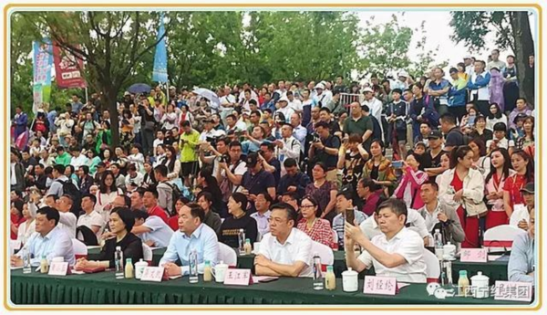 点击图片翻到下一页>> 宁红集团世园会专属茶礼燃爆北京世园会!